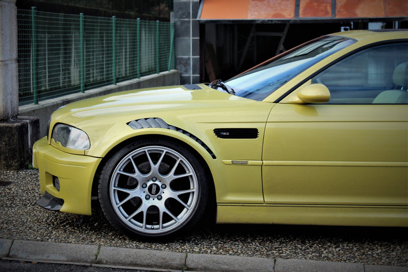 Load image into Gallery viewer, Karbonius E46 M3 Carbon Vented Fender Set
