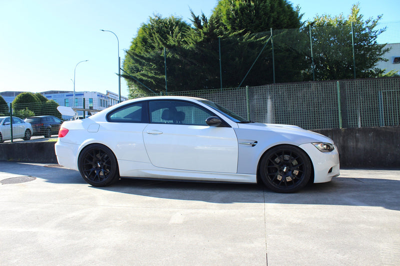 Load image into Gallery viewer, Karbonius E92 M3 Carbon OEM Style Fender Set
