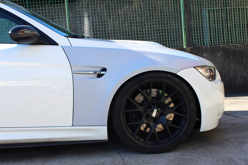 Load image into Gallery viewer, Karbonius E92 M3 Carbon OEM Style Fender Set
