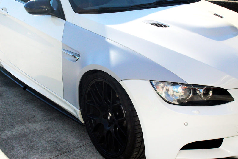 Load image into Gallery viewer, Karbonius E92 M3 Carbon OEM Style Fender Set
